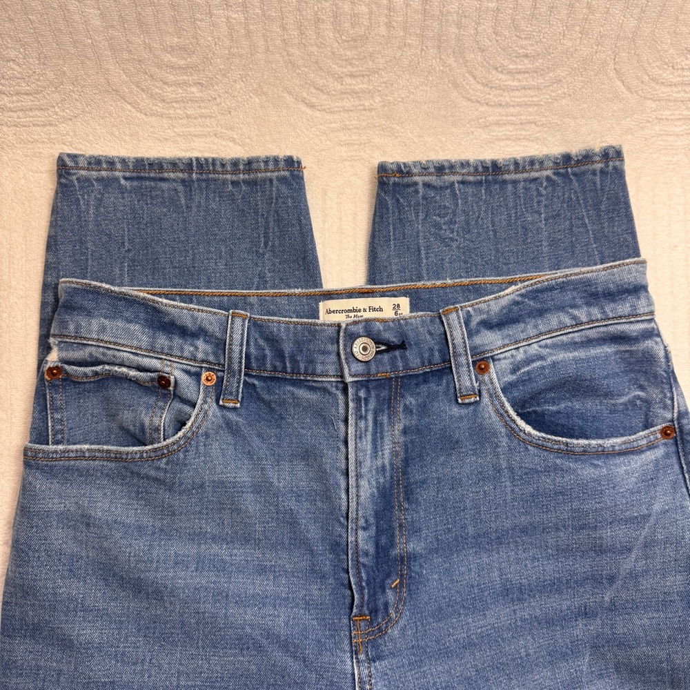 A&F The Mom High Rise 28 6 XS short Abercrombie & Fitch Light Straight Jeans